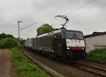 Eine Sieke kommt hier durch Jüchen in Richtung Köln gefahren. 
Die 189 094 ist hier unweit des Bü Kölner Straße am heutigen Freitag den 20.5.2016