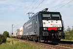 Mit einem KLV-Zug aus Holland fuhr am 13.05.2015 die ES 64 F4-107 (189 107-6)  SBB Cargo International  bei Hügelheim gen Basel.
