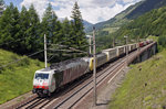 Lok 189 905 in Doppeltraktion mit Güterzug am 09.06.2016 kurz vor dem Bahnhof Penk in Richtung Villach.