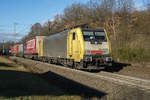 189-989 NC (ES 64 F4-089) ist am 15.12.16 mit einen Aufliegerzug in Richtung Süden unterwegs gesehen bei Vollmerz.