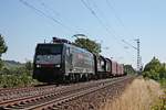 Am 10.07.2015 bespannte ES 64 F4-288 (189 288-4)  SBB Cargo International  den DGS 48620 (Muttenz - Göttingen), als sie nöcrdlich von Müllheim (Baden) bei Hügelheim in Richtung