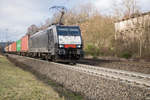 ES 64 F4-283 (E189-283) von MRCE ist mit einen Containerzug in Richtung Italien unterwegs,gesehen am 15.12.2016 bei Vollmerz.