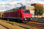 Die 189 800-6 steht am 02.10.2016 in Berlin –Lichtenberg.
Die Lok der Muldental-Eisenbahnverkehrsgesellschaft mbH (MTEG) ist zur Zeit von der Eisenbahnbau- und Betriebsgesellschaft Pressnitztalbahn mbH angemietet.
