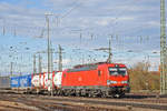 Siemens Vectron 193 330-8 durchfährt den badischen Bahnhof.