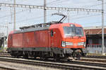 Siemens Vectron der Db 193 359-7 durchfährt den Bahnhof Pratteln.