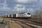 Siemens Vectron 193 597-2 durchfährt den badischen Bahnhof.