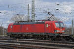 Siemens Vectron 193 331-6 der DB durchfährt den badischen Bahnhof.