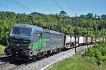 193 260 zieht einen Güterzug in Richtung Basel. Aufgenommen am 08.06.2019 bei Villnachern AG.
