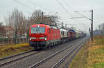 193 383 führte am 15.12.23 einen gemischten Güterzug durch Greppin Richtung Dessau. Als Wagenlok wurde 266 460 mitgeschleppt.