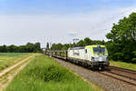 193 892 mit einem leeren Autozug am 23.05.2018 bei Woltorf.