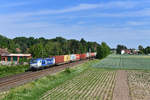 193 841 mit einem Containerzug am 22.05.2018 bei Eystrup. 