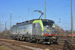 Siemens Vectron 475 403-2 verlässt die Abstellanlage beim badischen Bahnhof. Die Aufnahme stammt vom 05.02.2019.