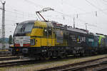 Siemens Vectron 193 717-6 steht in der Abstellanlage beim badischen Bahnhof.