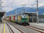 Graz. Die mittlerweile neuen Gleise in Graz Don Bosco werden nun auch von Güterzügen genutzt. Am 04.06.2020 konnte ich die 193 243 mit einer Schwesterlok inim oben genannten Bahnhof ablichten. 