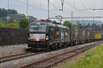 Eingemietete Siemens Vectron 193 716-8 der BLS durchfährt den Bahnhof Gelterkinden. Die Aufnahme stammt vom 13.05.2020.
