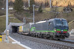 Vor kurzem noch für SBB Cargo International unterwegs befährt 193 256 nun für TXL die Nord-Süd-Achse in der Schweiz, aufgenommen bei Schinznach-Dorf (CH) am 17.01.2022.