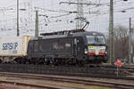 Siemens Vectron 193 711-9 durchfährt den badischen Bahnhof.