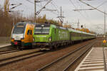 Flixtrain nach Leipzig bei der Durchfahrt am Bahnhof Ludwigsfelde, am 11.11.2022.