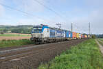 193 880-2 mit einem Containerzug in Richtung Süden unterwegs,gesehen am 14.09.2023 bei Kerzell