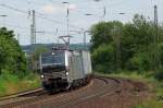 193 804 Railpool / BoxXpress mit Containerzug am 15.08.2013 in Gtzenhof gen Fulda.