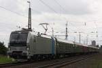 Railpool/BoxXpress 193 803 zog am 11.5.13 einen Fuballsonderzug durch Nievenheim.