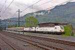 193 902-4 Dispolok und die 193 901-6 Dispolok zum Tage der Arbeit/1.Mai 2015/auf einer Testfahrt durchfahren den Bahnhof Weesen bei strömenden Regen