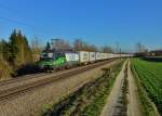 193 212 mit einem Containerzug am 07.12.2015 bei Langenisarhofen.