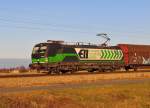 Die 193 208 war am 23.12.15 bei Übersee am Chiemsee in Richtung München unterwegs.
Die Lok wirbt für das Wiener Unternehmen European Locomotive Leasing.
