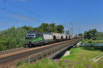 193 217 mit einem Getreidezug am 05.07.2016 bei Plattling.