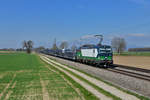 193 249 mit einem Autozug am 30.03.2017 bei Langenisarhofen.