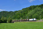 193 844 mit einem Güterzug am 03.06.2017 bei Wernstein am Inn.