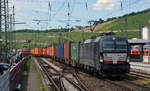 Die an boxxpress vermietete 193 870 schlängelte sich am 12.06.17 durch den Würzburger Hbf Richtung Nürnberg/München.