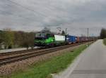 Die 193 223 mit einem Containerzug am 12.04.2015 unterwegs bei Vilshofen.