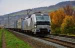 193 804-2 ist am 27.10.15 mit einen Seecontainerzug in Richtung Süden unterwegs gesehen bei Thüngersheim.