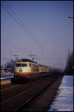 103208 ist hier bei Gohfeld am 14.2.1991 um 14.46 Uhr mit dem IC 721 WALLHALLA in Richtung Ruhrgebiet unterwegs.