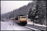 103185 ist hier im Wald bei Ostercappeln am 14.2.1991 um 10.31 Uhr mit dem IC 739 KAROLINGER nach Hamburg unterwegs.
