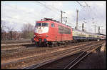 103172 verlässt hier am 25.3.1993 um 14.47 Uhr mit dem IC 521 Spessart nach Nürnberg den Bahnhof Köln Deutz.