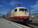 Br.103 245-7 im Bahnhof Mnchen Hbf. Sie wird nun, so wie jeden Mittwoch, den Autozug nach Salzburg Hbf bringen. Hier bei der Rangierfahrt in Mnchen Hbf. Aufgenommen am 15.Augsut 2007