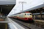 103 113-7 DB mit AKE-Rheingold nach Hamburg in Essen Hbf, am 26.03.2023.