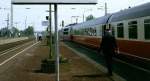 Auf der Fahrt nach Hannover wurde die 103182 in Neubeckum defekt.
Aufnahme 1988 am Bahnsteig in Neubeckum.