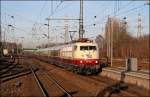 103 235 durchfhrt mit dem TEE 91300, von Mannheim nach Papenburg, den Bahnhof Dortmund-Mengede.