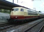 Eine DB BR 103 steht mit einem TEE Rheingold aus Hamburg/Dsseldorf/Dortmund/Kln/Basel im Endbahnhof Landquart, wo bald Kopfgemacht wird.