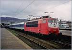Die DB 103 234-1 mit einem IR nach Darmstadt - Mainz - Norddeich Mole beim Halt in Heidelberg am 17. März 2001.
(Analog Bild) 