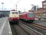 103 184-8 steht am 20.12.08 mit TEE 91304 aus Bonn Hbf auf Gl. 7 in Lbeck Hbf. Rechts daneben auf Gl. 8 fhrt die RB 21667 aus Eutin ein.