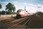 103 158-2 mit dem IC  Alpenland  (Obersdorf - Hamburg Altona) bei einem seiner letzen planmigen Halte im Bahnhof Eschwege-West. Juli 1998. Foto-Scan.