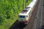 Auf ihrer Rckfahrt nach Hannover aus Heidelberg kommend, die 103 235-8 mit ihrem TEE auf der SFS kurz vor Gttingen. 01.06.2009.