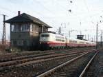 103 184-8 unterwegs mit dem Rheingold an einem alten Stellwerk vorbei in Richtung Leipzig am 13.12.06