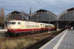 Nachdem die 103 184-4 den TEE-Leerpark Rchwrts aus dem Hauptbahnhof gedrckt hat, durchfhrt sie nun den Lbecker Hbf auf Gleis 6 auf dem Weg in die Abstellgruppe.