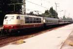 103 138-4 mit EC 3 Schiphol-Basel auf Bahnhof Emmerich am 22-7-1994.