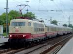 Durchfahrt der 103 184 vor einem TEE aus Basel nach Dortmund in Bochum Hbf am 20.06.2010.